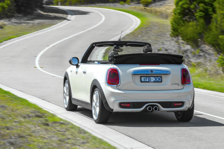  Mini Cooper S Cabrio 2016 года  (AU) (фото 11 из 14)